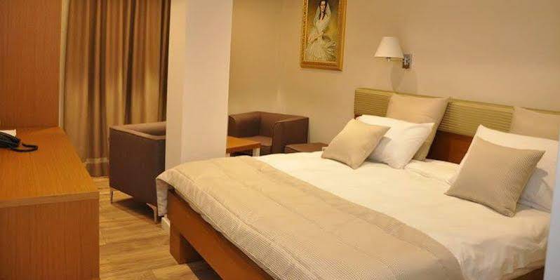 Hotel Queen Selitë e Vogël Dış mekan fotoğraf