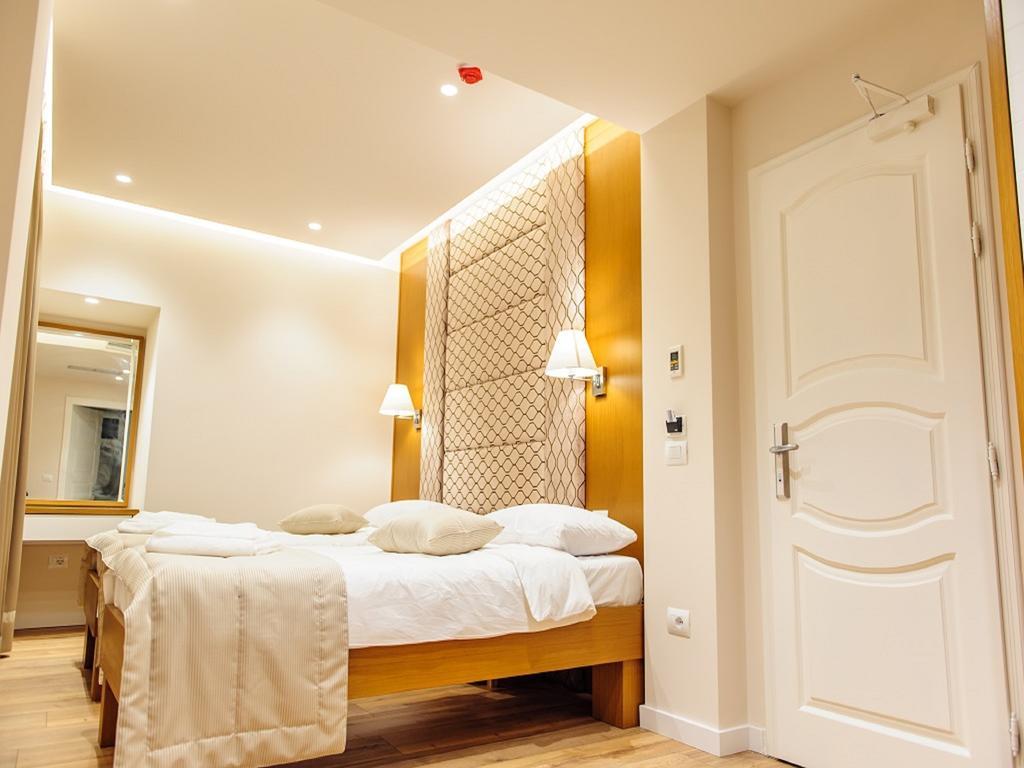 Hotel Queen Selitë e Vogël Dış mekan fotoğraf